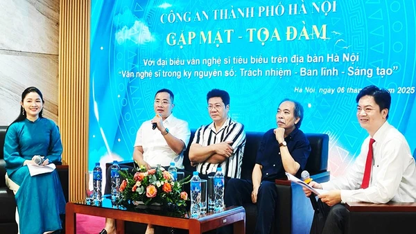 Văn nghệ sĩ trao đổi về trách nhiệm, bản lĩnh, yêu cầu thắp lửa sáng tạo và lan tỏa những giá trị đẹp đến cộng đồng. Ảnh tư liệu