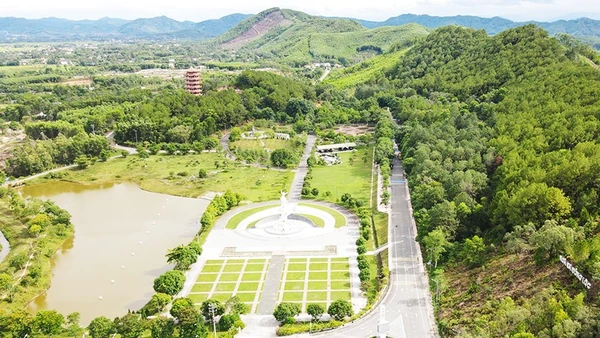 Khu tưởng niệm Ngã ba Đồng Lộc.