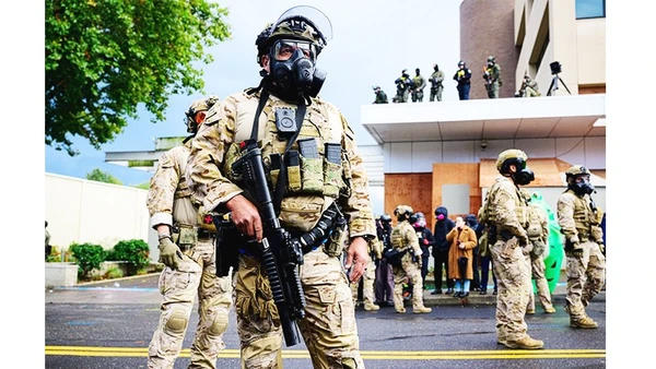 Các quân nhân hiện chưa được chi trả lương thiết yếu. Ảnh: CNN