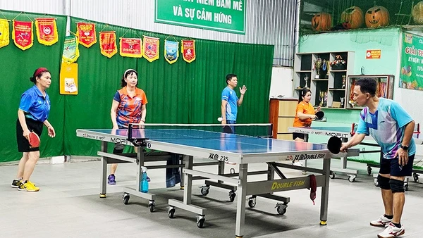 Người cao tuổi vẫn tích cực tham gia các hoạt động thể thao nhằm nâng cao sức khỏe. Ảnh: NGUYỆT ANH