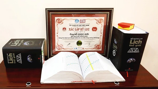Một cuốn Lịch có Kỷ lục số trang nhiều nhất (4.019 trang), nặng 8 kg, NXB Tri thức, 2019.