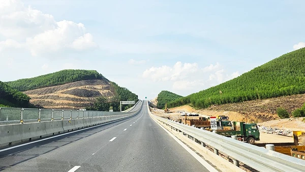 Dự án cao tốc bắc - nam phía đông đoạn đi qua Quảng Trị. Ảnh: SONG ANH