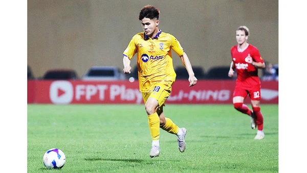 Đội bóng Sông Lam Nghệ An vẫn đang thể hiện phong độ thiếu ổn định tại V.League. Ảnh: KHIẾU MINH