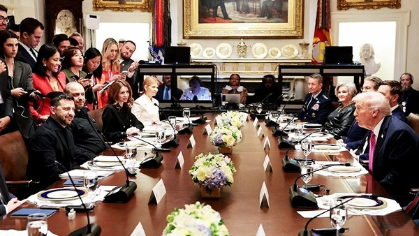 Tổng thống Mỹ Donald Trump (bên phải) tiếp người đồng cấp Ukraine Zelensky tại Nhà trắng. Ảnh: ABC News