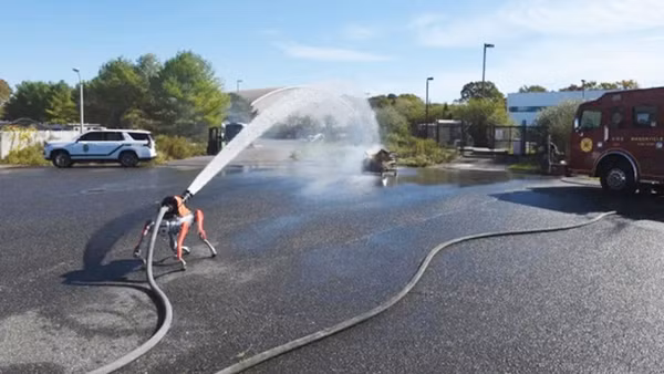 Chó robot chữa cháy