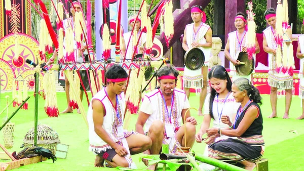 Đồng bào dân tộc Ha Lăng phục dựng lễ Pơ Jrao.