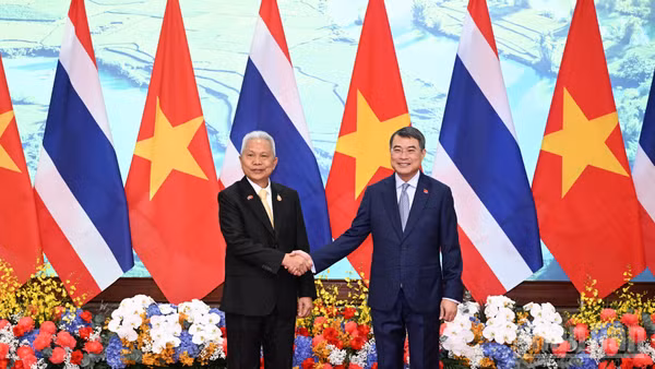 Thủ tướng Lê Minh Hưng và Chủ tịch Quốc hội kiêm Chủ tịch Hạ viện Vương quốc Thái Lan Sophon Zaram.