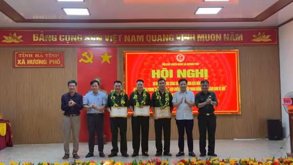 Hội nghị biểu dương các điển hình tiên tiến năm 2026 của Hội Cựu chiến binh xã Hương Phố, tỉnh Hà Tĩnh (ảnh Văn Định)