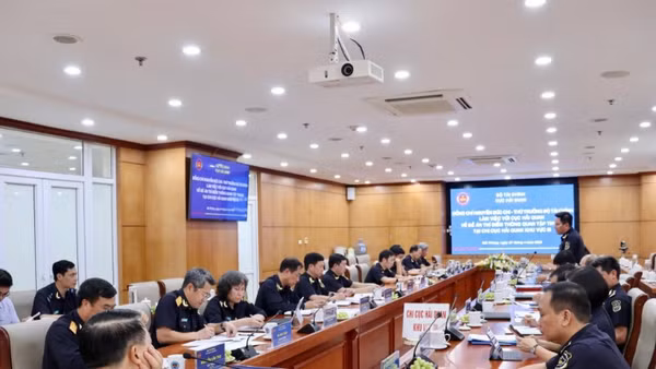 Thứ trưởng Tài chính Nguyễn Đức Chi làm việc với Cục Hải quan về Đề án thí điểm thông quan tập trung.