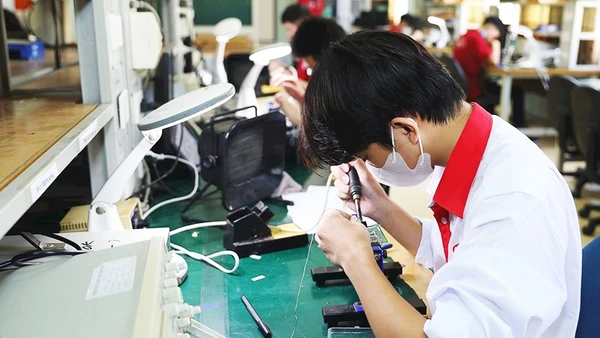 Giờ thực hành của Trường cao đẳng nghề Công nghệ cao Hà Nội. 