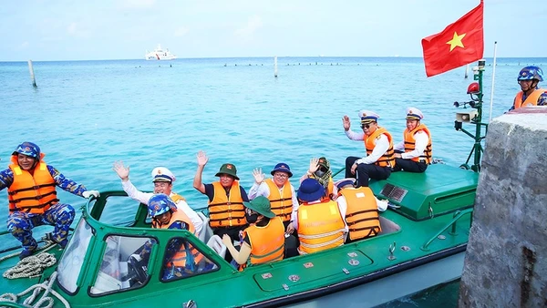 Rời đảo Len Đao. Ảnh: TRẦN SƠN HẢI