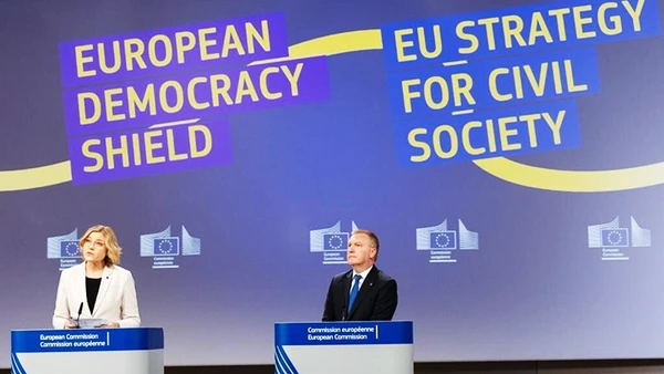 Giới chức EU công bố "Chiến lược lá chắn dân chủ châu Âu". Ảnh: EURONEWS
