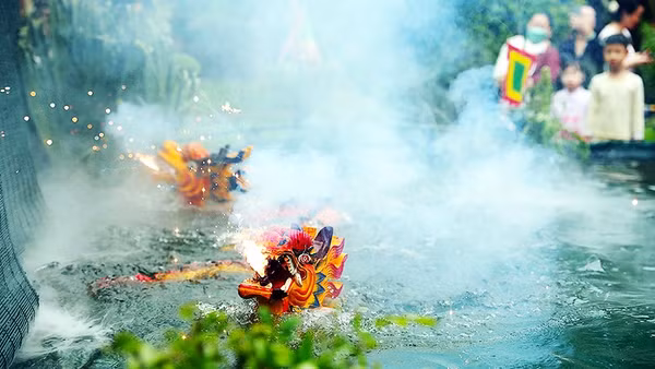 Múa rối nước Đào Thục do ông tổ nghề có tên gọi Đào Đăng Khiêm, tên thật là Nguyễn Đăng Vinh (1658-1732), truyền dạy.