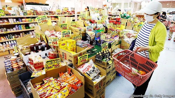 Gói kích thích kinh tế mới được hy vọng chặn đà lạm phát tại Nhật Bản. Ảnh: BLOOMBERG