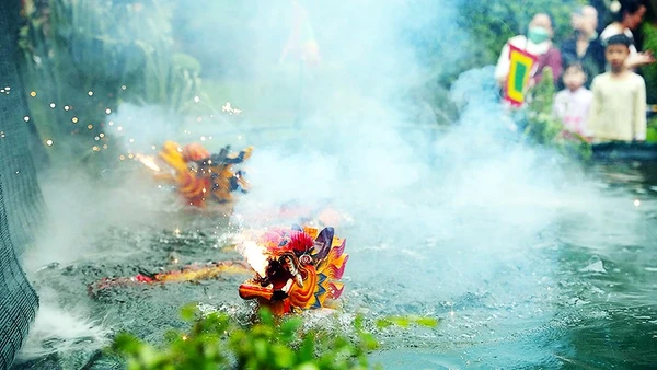 Múa rối nước Đào Thục do ông tổ nghề có tên gọi Đào Đăng Khiêm, tên thật là Nguyễn Đăng Vinh (1658-1732), truyền dạy.