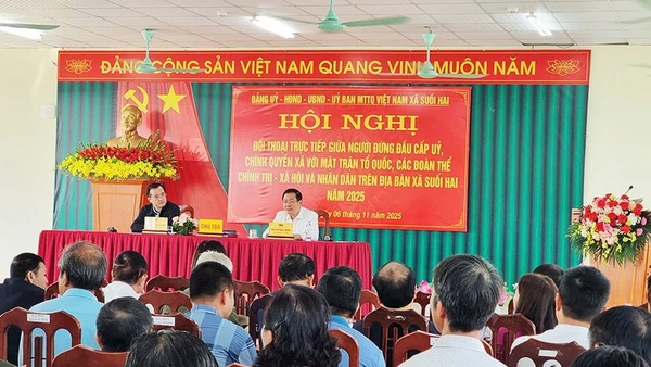 Nhiều vấn đề "nóng" đã được lãnh đạo xã giải đáp thẳng thắn, cởi mở.