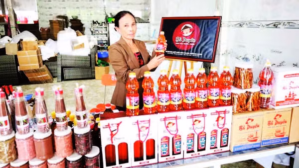 Nhiều năm qua, bà Trần Thị Duyên vẫn cố gắng gìn giữ và phát triển nghề truyền thống của gia đình.