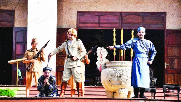 Cảnh diễn Anh hùng dân tộc Nguyễn Trung Trực ra pháp trường tại lễ dâng hương tưởng niệm 157 năm ngày ông hy sinh.