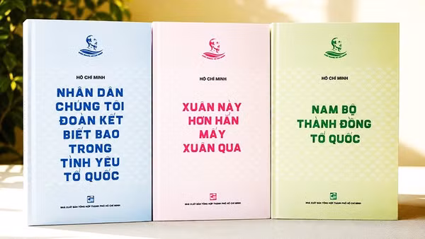  Ra mắt tủ sách "Vinh quang Hồ Chí Minh"