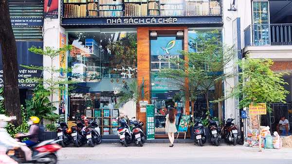 Sau hơn 10 năm hoạt động, nhà sách cuối cùng trong hệ thống Cá Chép phải nói lời tạm biệt Thành phố Hồ Chí Minh.
