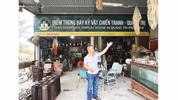 Anh Ngô Duy Duyệt giới thiệu về “Điểm trưng bày kỷ vật chiến tranh - Quảng Trị”.
