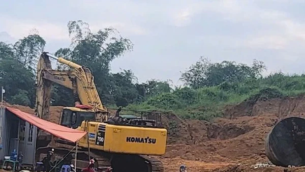 Hiện trường khu vực tranh chấp hợp đồng mua bán đất tại Dự án Nhà máy sản xuất nhôm Gia Anh-Galco của Công ty Nam Thái và Công ty Đại Vũ Hòa Bình ở Khu công nghiệp Bình Phú, phường Kỳ Sơn, tỉnh Phú Thọ.