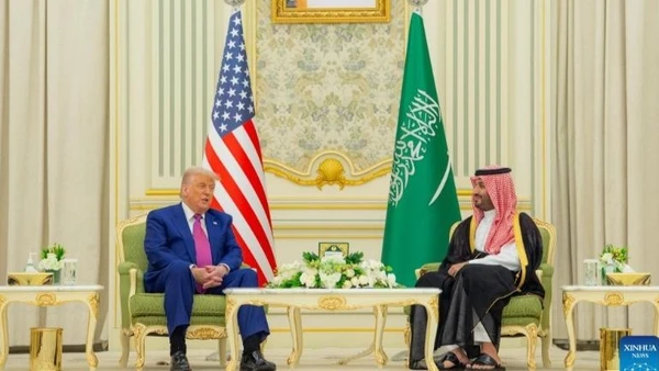 Thái tử Saudi Arabia Mohammed bin Salman Al Saud và Tổng thống Mỹ Donald Trump tại cuộc gặp ở Riyadh, ngày 13/5/2025. (Ảnh: XINHUA)