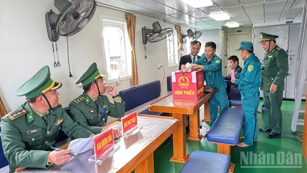 [Video] Quảng Trị: Tổ chức bầu cử cho các lực lượng làm nhiệm vụ trên biển