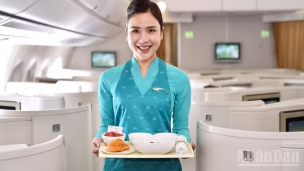 Trong mùa hè năm nay, Vietnam Airlines phục vụ vải trứng Hưng Yên trên các chuyến bay từ ngày 23/5 đến 31/5 và mận hậu Sơn La từ ngày 16/6 đến 22/6.