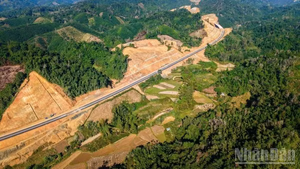 Thanh tra Chính phủ yêu cầu xử lý vướng mắc, đưa dự án Đồng Đăng-Trà Lĩnh phấn đấu thông xe giai đoạn I vào dịp 19/5 tới đây, sớm hơn 6 tháng so với kế hoạch ban đầu.