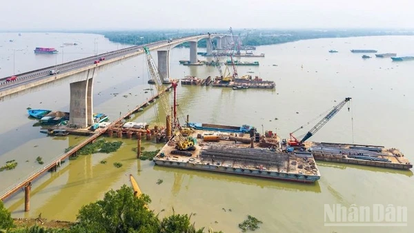 Việc thi công mở rộng tuyến cao tốc Thành phố Hồ Chí Minh-Long Thành, phía địa bàn Thành phố Hồ Chí Minh, do chưa có mặt bằng, việc thi công chủ yếu diễn ra dưới sông.