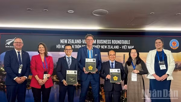 Vietnam Airlines "bắt tay" Saigontourist và Distinction Hotels Group thúc đẩy du lịch Việt Nam và New Zealand. (Ảnh: TUẤN PHONG)
