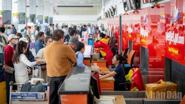 Dự báo Tết Nguyên đán năm nay, sản lượng hành khách đi lại qua Cảng Hàng không quốc tế Nội Bài có thể đạt tăng trưởng hai con số, thiết lập “đỉnh” mới.