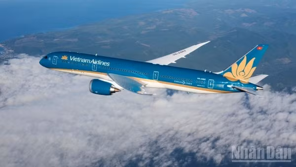 Vietnam Airlines là hãng hàng không Việt Nam duy nhất, đồng thời là một trong 3 hãng hàng không toàn cầu lọt Top 100 doanh nghiệp lớn nhất Đông Nam Á, bên cạnh Singapore Airlines và Thai Airways International.