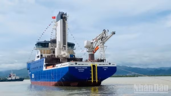 Công ty Đóng tàu Hạ Long hạ thủy thành công tàu dịch vụ vận hành và bảo dưỡng điện gió ngoài khơi CSOV 9020.