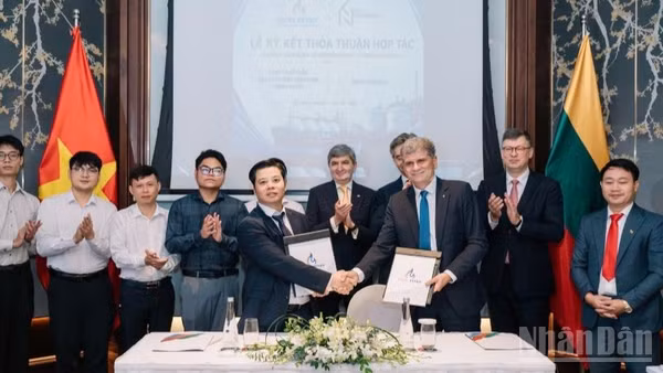Tập đoàn INDEL đã ký Biên bản ghi nhớ (MOU) với Tập đoàn KN Energy (Cộng hòa Litva), nhằm hợp tác chuyển giao công nghệ Tổng kho khí cho dự án hạ tầng năng lượng trọng điểm tại Khánh Hòa.