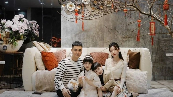 Gia đình hạnh phúc của cơ phó Nguyễn Thanh Tùng trong dịp đón Tết Nguyên đán.