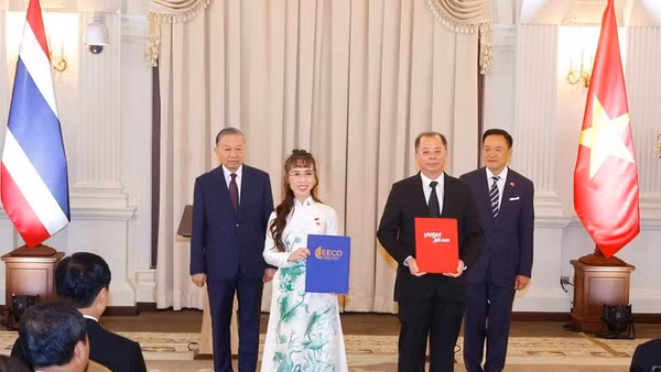 Vietjet và Văn phòng Hành lang Kinh tế phía Đông EECO thuộc Chính phủ Thái Lan trao thỏa thuận hợp tác phát triển trung tâm kỹ thuật tàu bay MRO tại sân bay quốc tế U-Tapao, Thái Lan.
