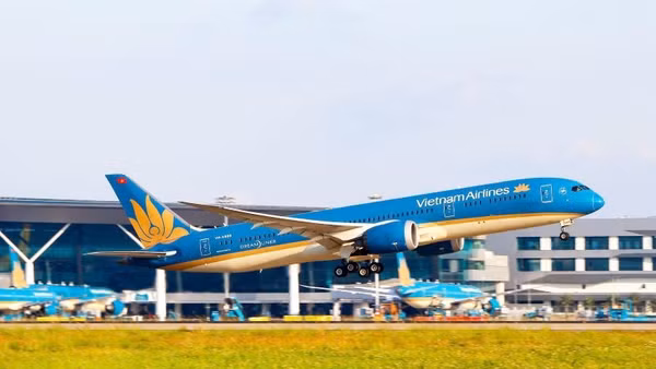 Trong dịp cao điểm Giỗ Tổ Hùng Vương và kỳ nghỉ lễ 30/4-1/5 tới đây, Vietnam Airlines Group dự kiến cung ứng gần 1,12 triệu ghế trên các chuyến bay nội địa và quốc tế, tăng 15,5% so với cùng kỳ năm 2025.
