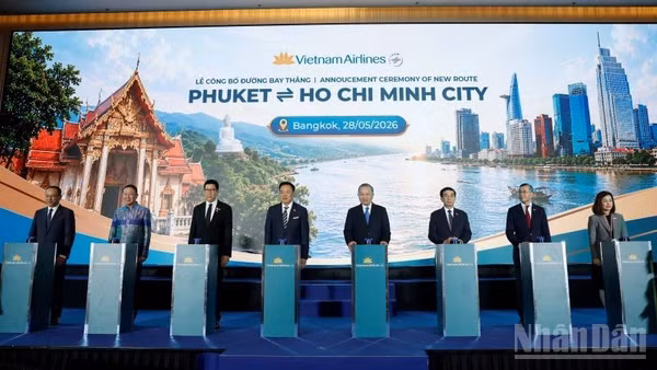 Trong khuôn khổ Diễn đàn Doanh nghiệp Việt Nam-Thái Lan, nhân chuyến thăm chính thức tới Thái Lan của Tổng Bí thư, Chủ tịch nước Tô Lâm, Vietnam Airlines đã công bố khai trương đường bay thẳng Thành phố Hồ Chí Minh-Phuket.