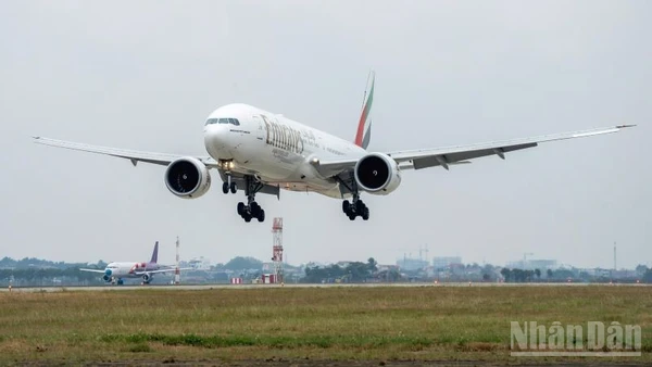 13 chuyến bay của các hãng hàng không Trung Đông đi/đến Việt Nam qua Cảng hàng không quốc tế Nội Bài hủy, khiến khoảng 2.800 hành khách bị ảnh hưởng