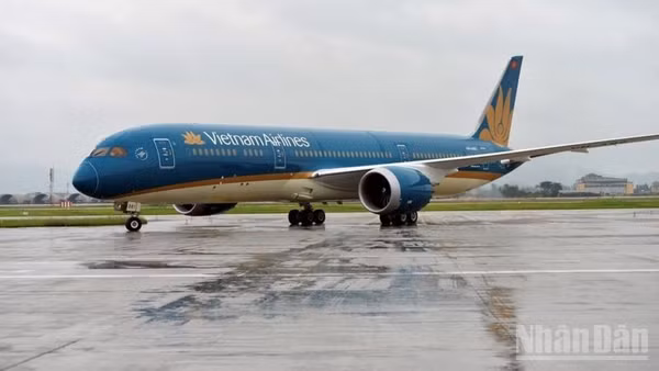 Vietnam Airlines điều chỉnh kế hoạch khai thác nhằm bảo đảm an toàn tuyệt đối cho hành khách và phi hành đoàn trước ảnh hưởng của bão Ba Vì. (Ảnh minh họa)