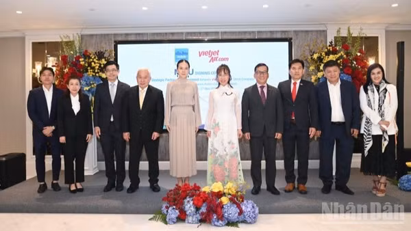 Vietjet và Muang Thai Insurance hợp tác chiến lược nhằm thúc đẩy các hoạt động thể thao, văn hóa và phát triển cộng đồng giữa Việt Nam, Thái Lan và khu vực, thế giới. (Ảnh: Tài Nguyễn) 