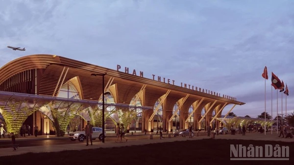 Công ty Trách nhiệm hữu hạn Cảng Hàng không Mặt Trời Phan Thiết (thuộc Tập đoàn Sun Group) được lựa chọn là nhà đầu tư xây dựng Cảng hàng không dân dụng Phan Thiết, với tổng vốn đầu tư hơn 3.800 tỷ đồng.