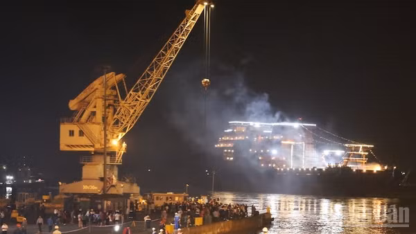 Công ty cổ phần Đóng tàu Sông Cấm hạ thủy thành công tàu điện gió ngoài khơi ST245 cho chủ tàu Na Uy.