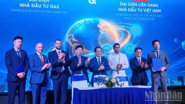 Tập đoàn công nghệ G42 cùng liên danh FPT Corporation và Việt Thái Group đã ký thỏa thuận hợp tác khung về phát triển năng lực AI có chủ quyền và hạ tầng điện toán đám mây tại Việt Nam.