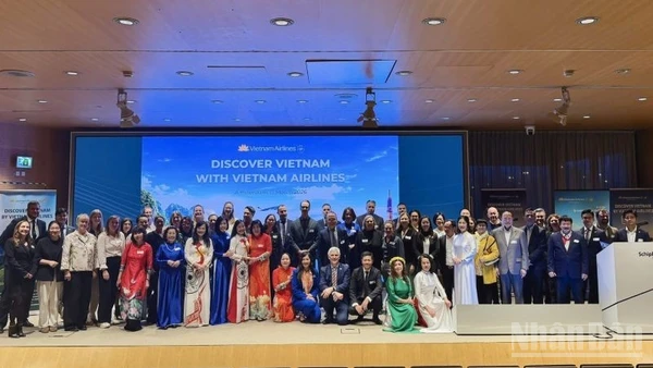 Vietnam Airlines tổ chức sự kiện công bố đường bay thẳng Hà Nội-Amsterdam (Hà Lan) tại sân bay Amsterdam Schiphol.