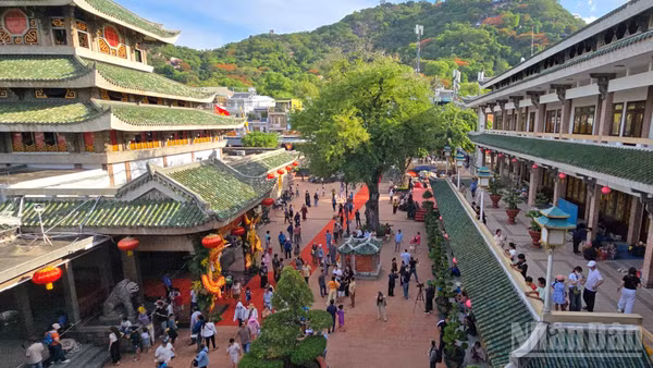 Một góc Miếu Bà Chúa Xứ núi Sam.