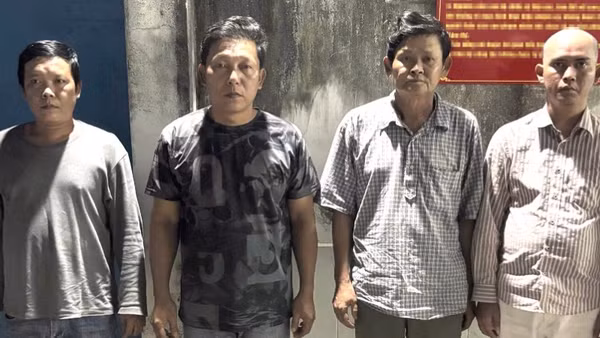 Các đối tượng lừa đảo ông K. mua đồng đen giả.