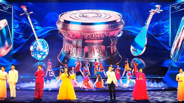 Công nghệ đang hỗ trợ hiệu quả cho việc trang trí sân khấu trong các chương trình biểu diễn.